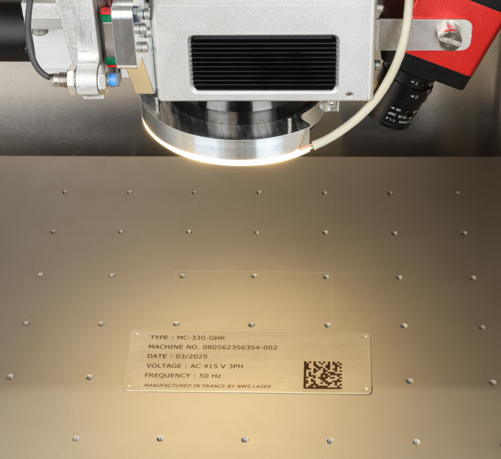 Gravure laser sur métal directement à l'intérieur de la machine LaserKube MAX